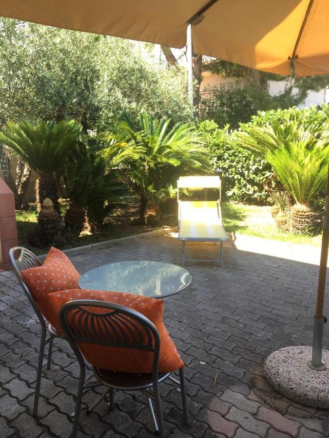 Paestum Rosae Bed & Breakfast Bagian luar foto