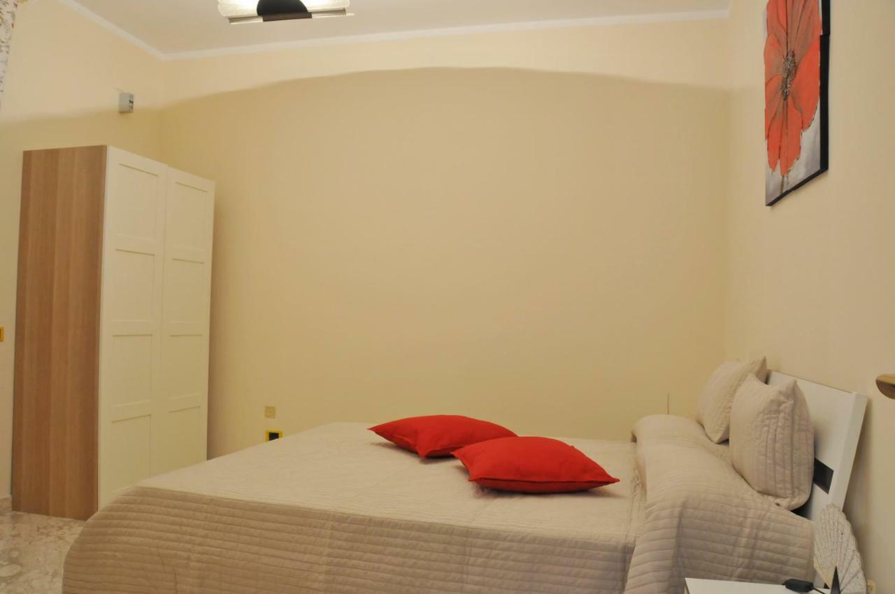 Paestum Rosae Bed & Breakfast Bagian luar foto