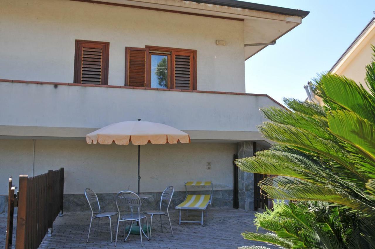 Paestum Rosae Bed & Breakfast Bagian luar foto